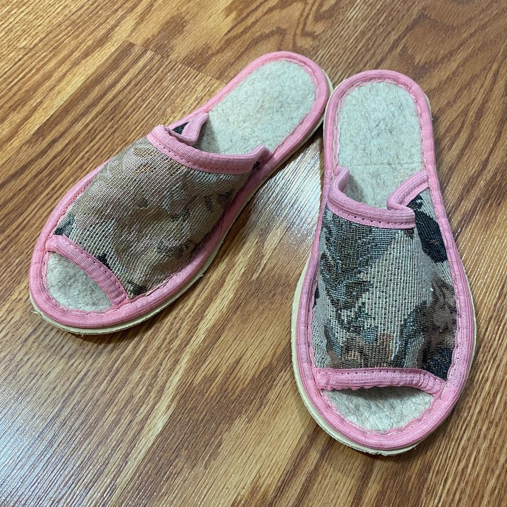 Kids indoor slippers